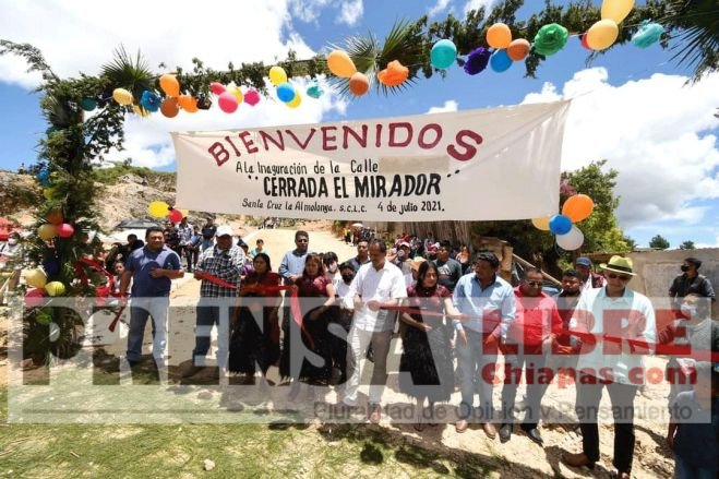 Inaugura Ayuntamiento rehabilitaci&oacute;n a camino de acceso en la colonia Santa Cruz