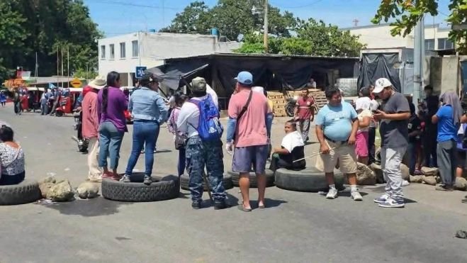 Bloquean frontera entre Chiapas y Guatemala