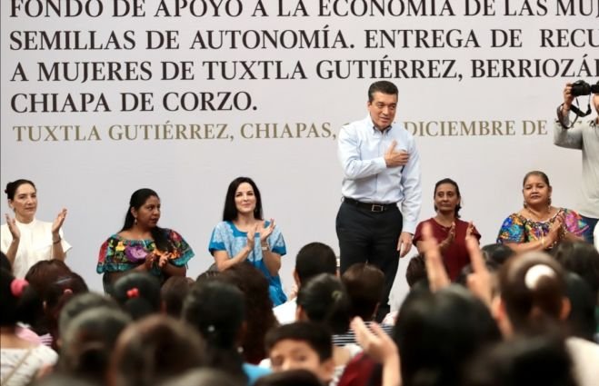 Beneficia Rutilio Escand&oacute;n a 600 mujeres con microcr&eacute;ditos &ldquo;Semillas de Autonom&iacute;a