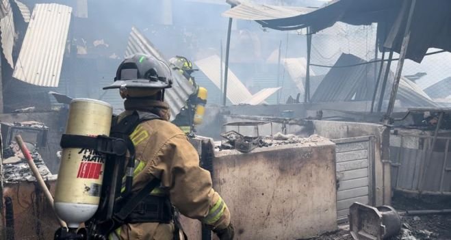 Voraz incendio consume 58 locales en mercado de San Cristobal de Las Casas