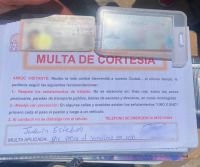 Tr&aacute;nsito Municipal aplica multa de cortes&iacute;a a visitante y refuerza llamado a respetar sem&aacute;foros