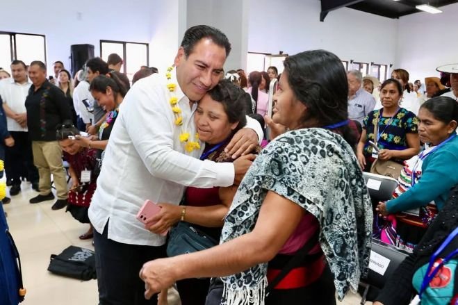 Eduardo Ramírez reconoce legado y compromiso de las parteras tradicionales de Chiapas